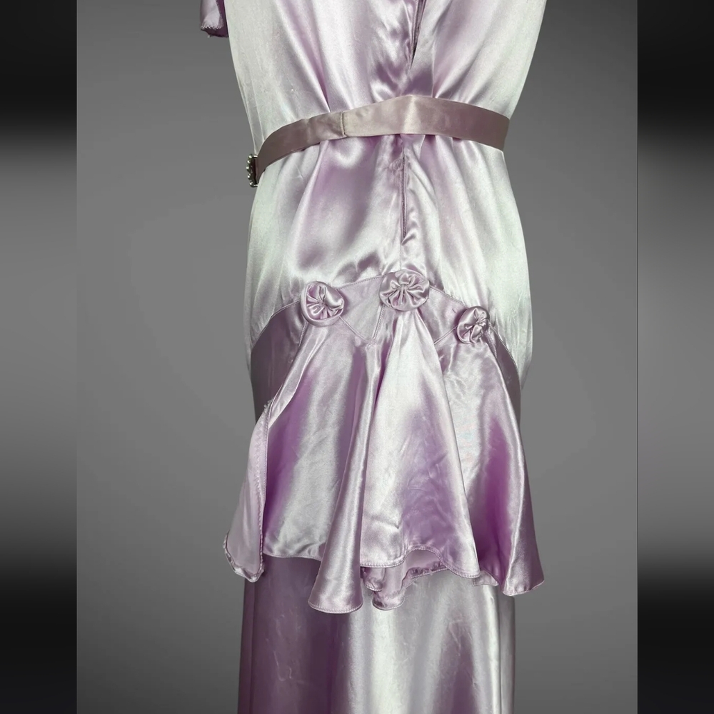 1930s Lavender Bias Cut Satin Gown - Picture 4 of 9